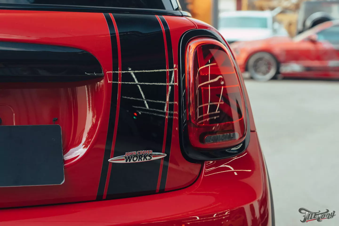 Оклейка Mini John Cooper Works глянцевым полиуретаном, наклейки на кузов, комплексная шумоизоляция, установка новых дисков, керамика дисков и суппортов